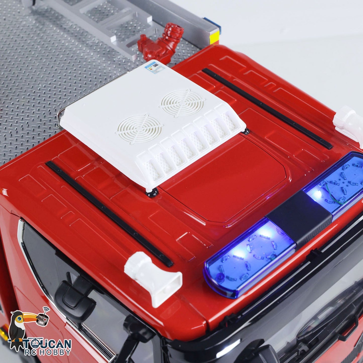 1/14 German‑version PS0015 4x4 fire truck, pre‑finished RC vehicle with spray water function
