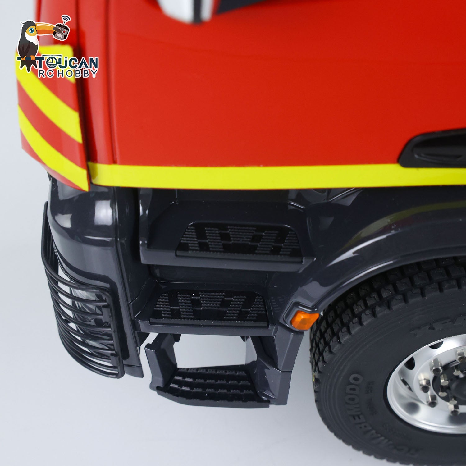 1/14 4x4 RC fire truck PS0015, semi‑metal chassis, water spray function, ready‑to‑run model
