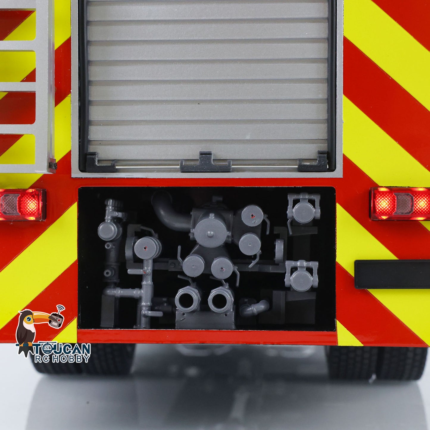1/14 semi‑metal chassis RC fire truck PS0015, detailed German body, practical water spray feature
