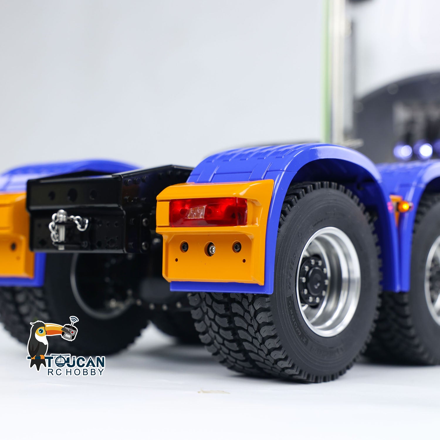 1/14 scale painted Scania 770S 6x6 RC tractor, functional smoke sound light group, servo motor ESC included
