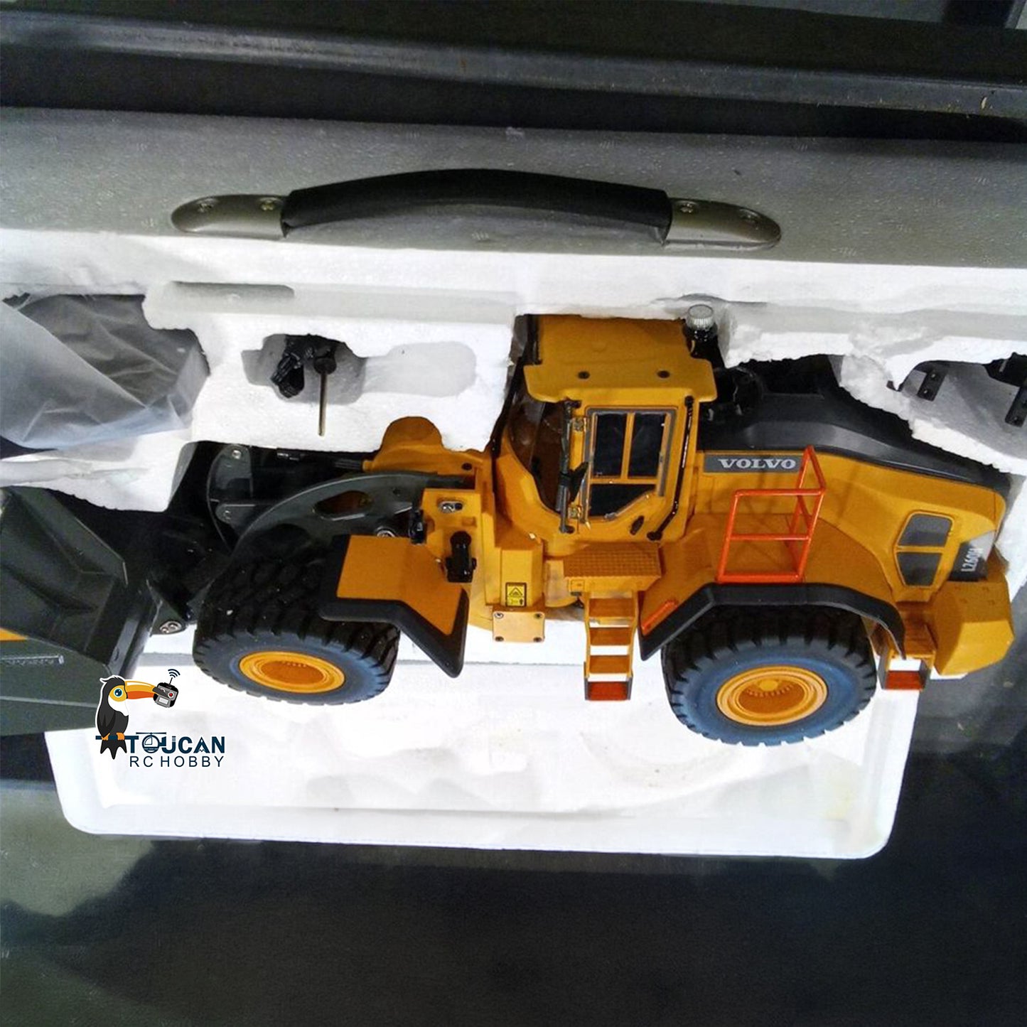 Free Shipping Second Hand CA Stock L260H Loader 1/16 Double E E592 RC Loader Remote Control Car Light Sound
