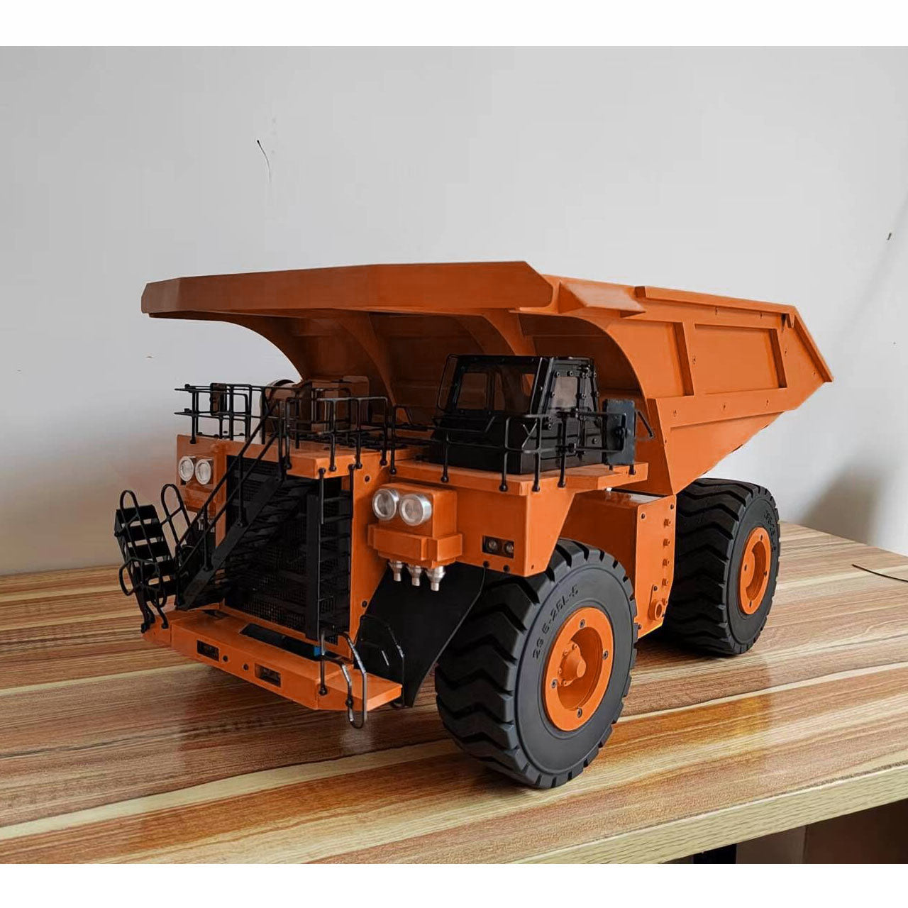 1/20 Metal RC Hydraulic Mine Truck CAT, 793D Assembled Dumper Servo Motor I6X Radio Lights Warning Sound System Car Model